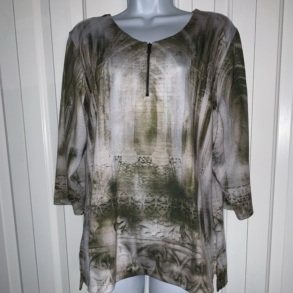 DESIGNED BY CHRISTOPHER & BANKS!!!!!! LIKE NEW TOP